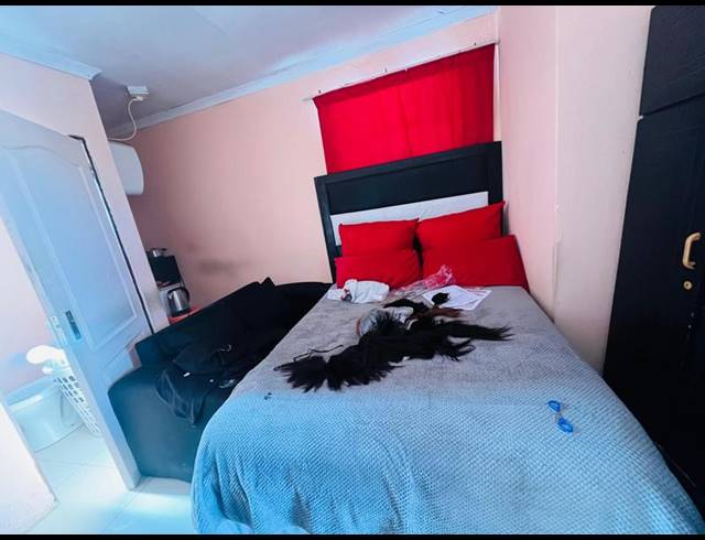 8 BEDROOM HOUSE FOR SALE IN CLAYVILLE